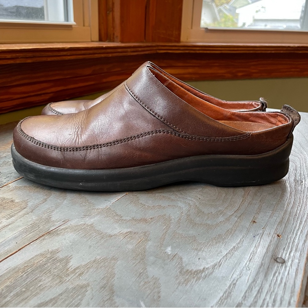 Footprints by Birkenstock brown leather mules | size 42
